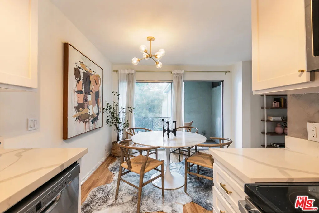 532 N Rossmore Avenue 406, Los Angeles, California 90004 home-pic-5